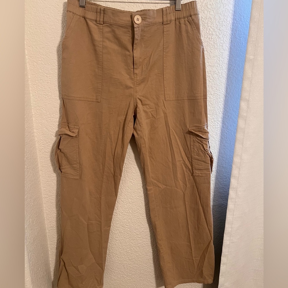 Woman’s Tan Cargo Pants